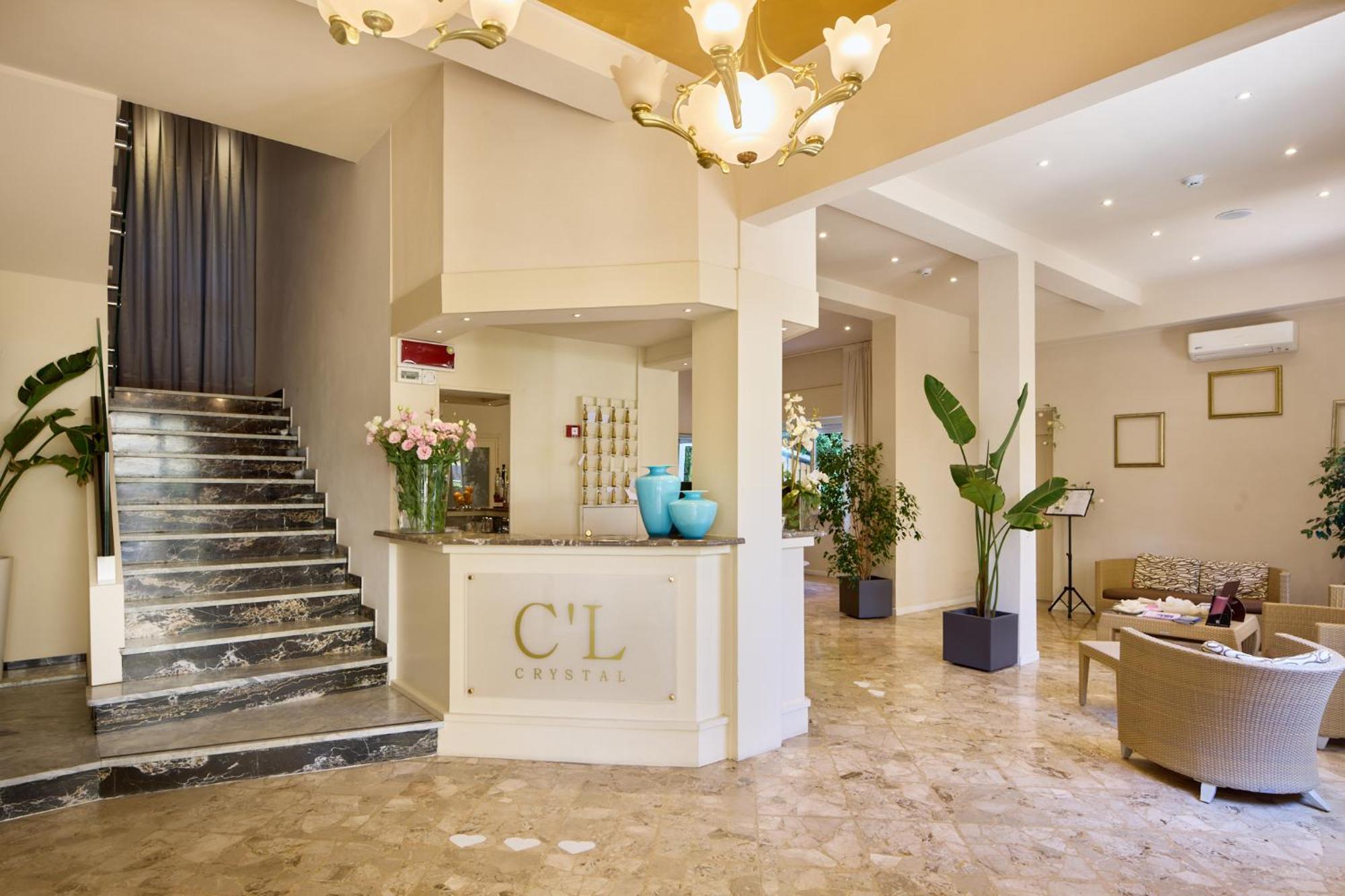 Hotel Crystal มารินา ดิ เปียตราซันตา ภายนอก รูปภาพ