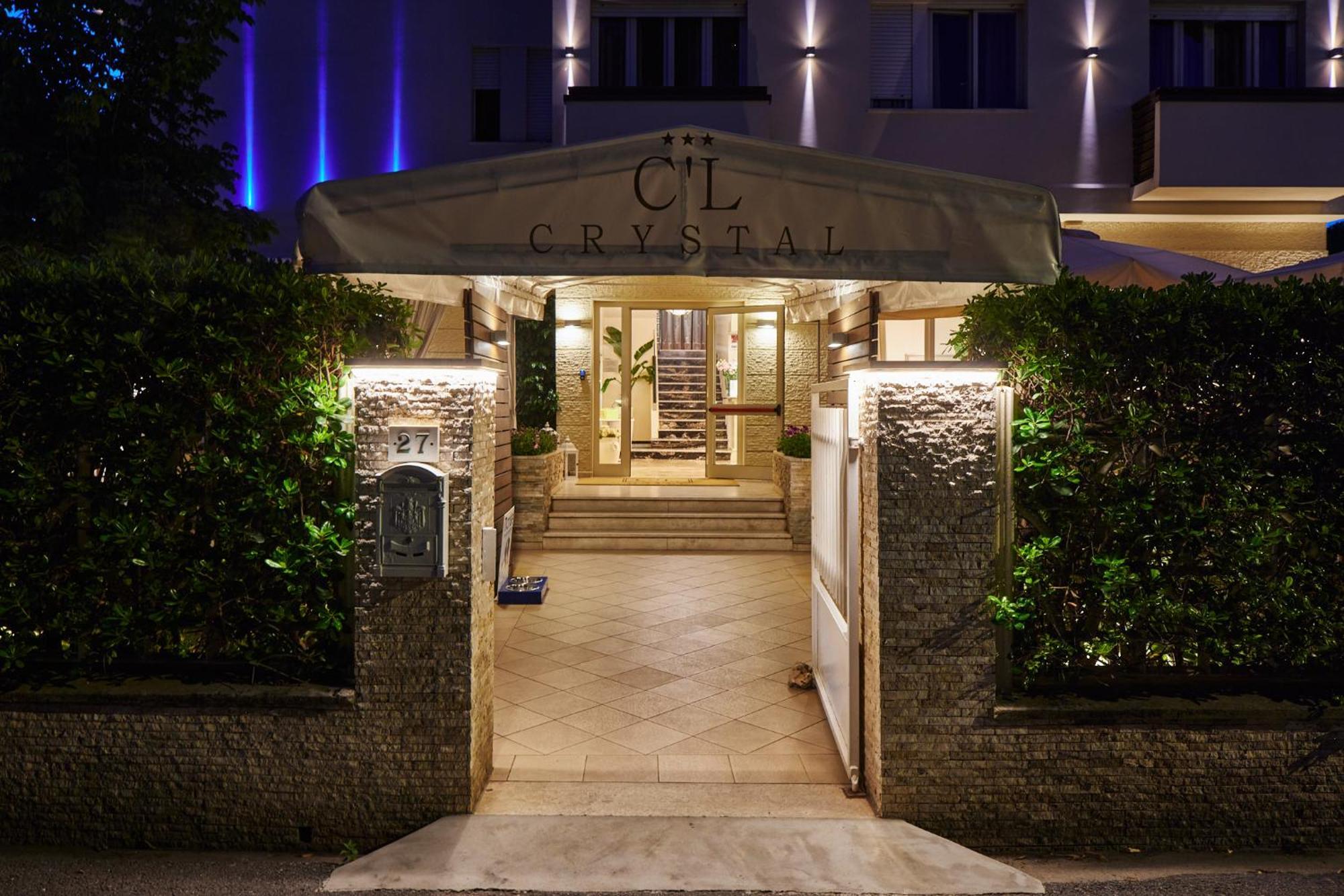 Hotel Crystal มารินา ดิ เปียตราซันตา ภายนอก รูปภาพ