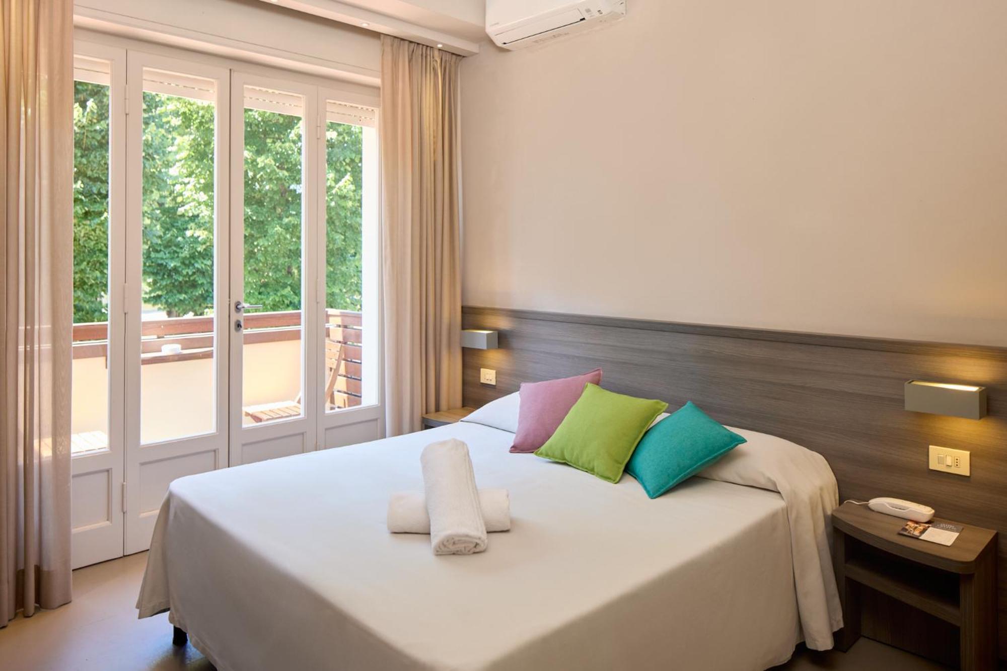 Hotel Crystal มารินา ดิ เปียตราซันตา ภายนอก รูปภาพ