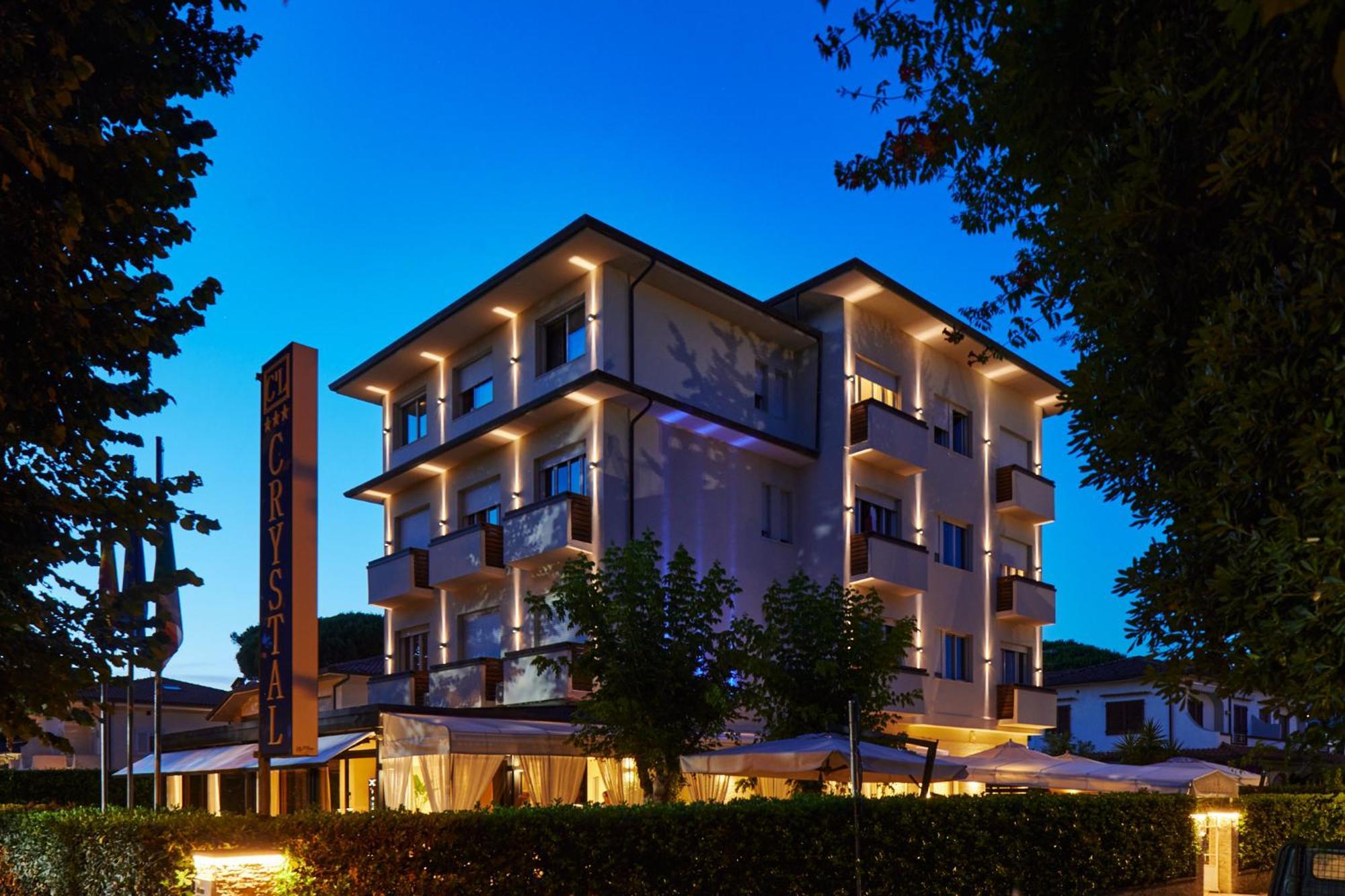 Hotel Crystal มารินา ดิ เปียตราซันตา ภายนอก รูปภาพ