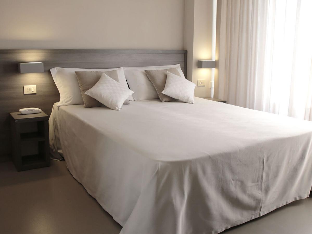 Hotel Crystal มารินา ดิ เปียตราซันตา ภายนอก รูปภาพ